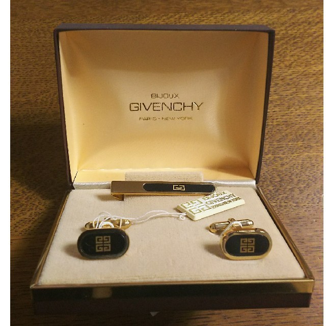 GIVENCHY(ジバンシィ)のGIVENCHY タイピン＆カフスボタンセット メンズのファッション小物(ネクタイピン)の商品写真