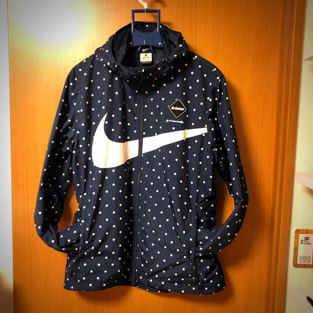 F.C.R.B.(エフシーアールビー)の F.C.Real Bristol DOT PRACTICE JACKET 紺 メンズのジャケット/アウター(ナイロンジャケット)の商品写真