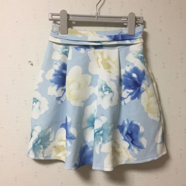 rienda(リエンダ)のrienda   花柄 フレア スカート (M) リエンダ  インナーパンツ付き レディースのスカート(ミニスカート)の商品写真