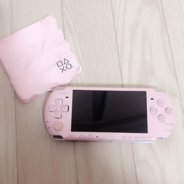 PlayStation Portable(プレイステーションポータブル)のPSP 3000 本体 ブロッサムピンク エンタメ/ホビーのゲームソフト/ゲーム機本体(携帯用ゲーム機本体)の商品写真