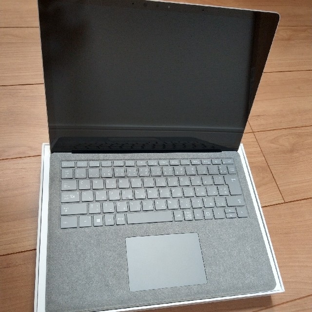 Microsoft(マイクロソフト)のマイクロソフト Surface Laptop KSR-00022 スマホ/家電/カメラのPC/タブレット(ノートPC)の商品写真