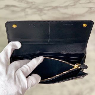 PRADA プラダ 長財布 金ロゴ 備品 貴重色 サフィアーノ レザー