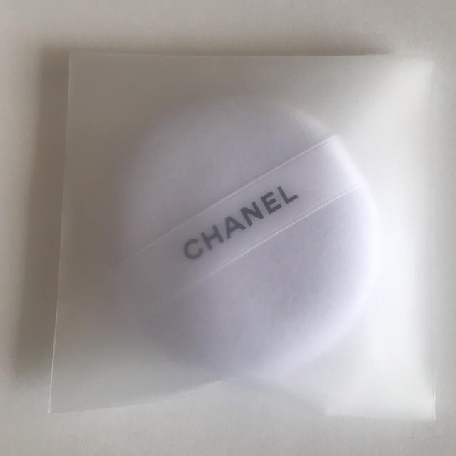CHANEL(シャネル)の高森様専用 CHANEL パフ  シャネル 2つセット コスメ/美容のベースメイク/化粧品(フェイスパウダー)の商品写真