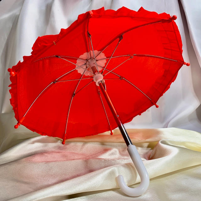 赤フリル 傘 日傘 リーメント アウトフィット ブライス バービー リカちゃん ハンドメイドのおもちゃ(ミニチュア)の商品写真