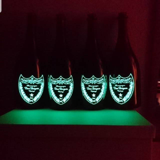 Dom Pérignon(ドンペリニヨン)の光るドンペリルミナス空瓶4本set!! インテリア/住まい/日用品のキッチン/食器(容器)の商品写真