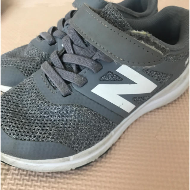 New Balance(ニューバランス)のニューバランススニーカー17.5 デニム110 キッズ キッズ/ベビー/マタニティのキッズ靴/シューズ(15cm~)(スニーカー)の商品写真