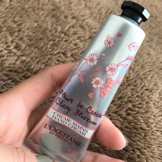 ロクシタン(L'OCCITANE)の【よつば様専用】L'OCCITANE ハンドクリーム(ハンドクリーム)