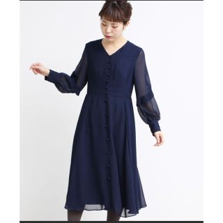 ドットアンドストライプスチャイルドウーマン(Dot&Stripes CHILDWOMAN)のジョーゼット プリーツフリルVネック部分プリーツワンピース(ミディアムドレス)