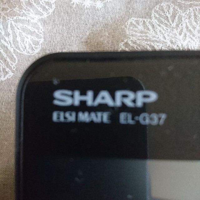 SHARP(シャープ)の学校用電卓 EL-G37 インテリア/住まい/日用品のオフィス用品(その他)の商品写真