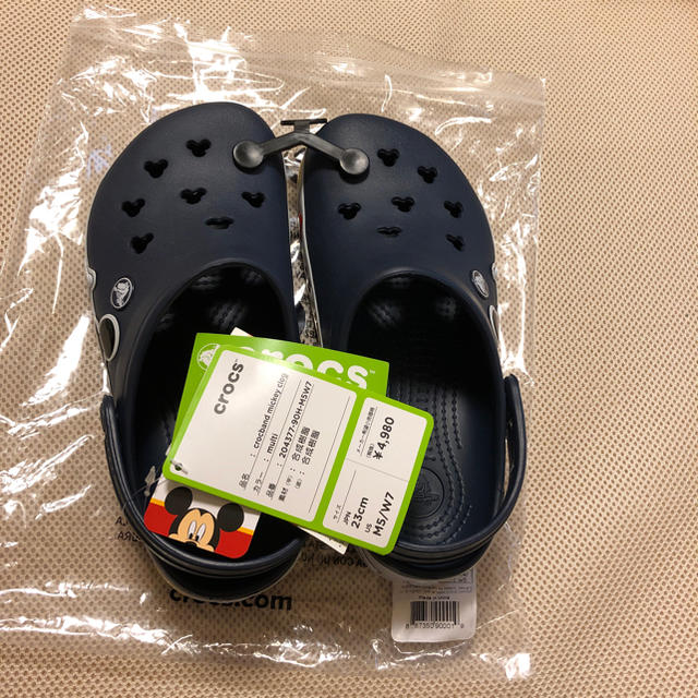 crocs(クロックス)のクロックス ディズニー レディースの靴/シューズ(サンダル)の商品写真