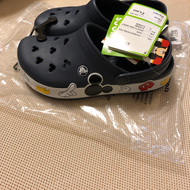 crocs(クロックス)のクロックス ディズニー レディースの靴/シューズ(サンダル)の商品写真