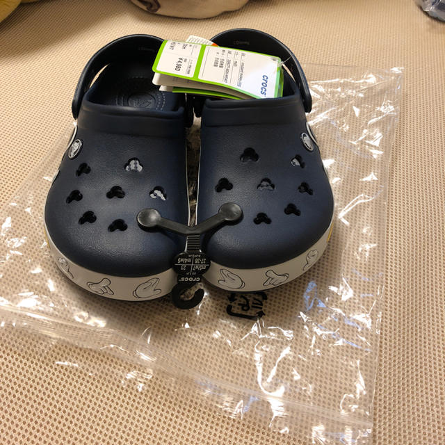 crocs(クロックス)のクロックス ディズニー レディースの靴/シューズ(サンダル)の商品写真