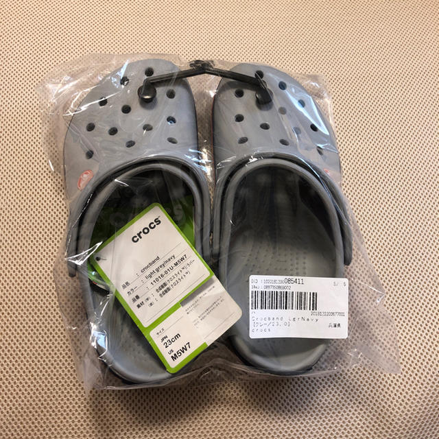 crocs(クロックス)のクロックス新品未使用 レディースの靴/シューズ(サンダル)の商品写真