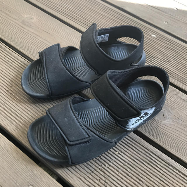 adidas(アディダス)のadidasアディダス 男の子用サンダルシューズ 22cm 黒 キッズ/ベビー/マタニティのキッズ靴/シューズ(15cm~)(サンダル)の商品写真