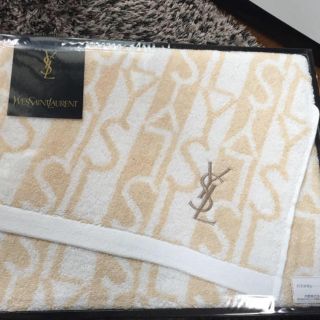 イヴサンローランボーテ(Yves Saint Laurent Beaute)の新品未使用 イブサンローランのバスタオル(タオル/バス用品)