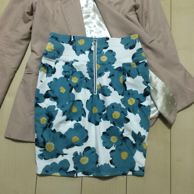 JURIANO JURRIE(ジュリアーノジュリ)のGW限定SALE中 春スカート  レディースのスカート(ひざ丈スカート)の商品写真