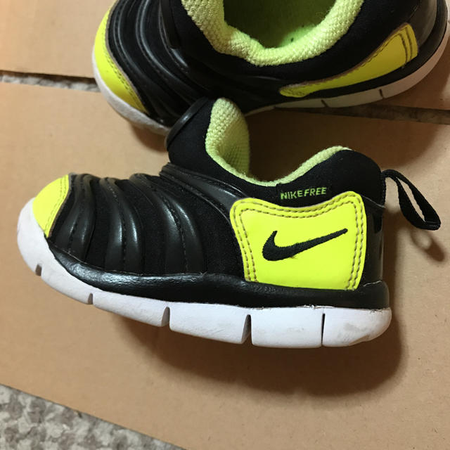 NIKE(ナイキ)のNIKE ナイキ ダイナモフリー １１ キッズ/ベビー/マタニティのベビー靴/シューズ(~14cm)(スニーカー)の商品写真