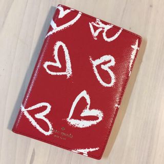 ケイトスペードニューヨーク(kate spade new york)の【値下げ】ケイトスペード   パスポートケース  新品  WLRU5268  ②(旅行用品)