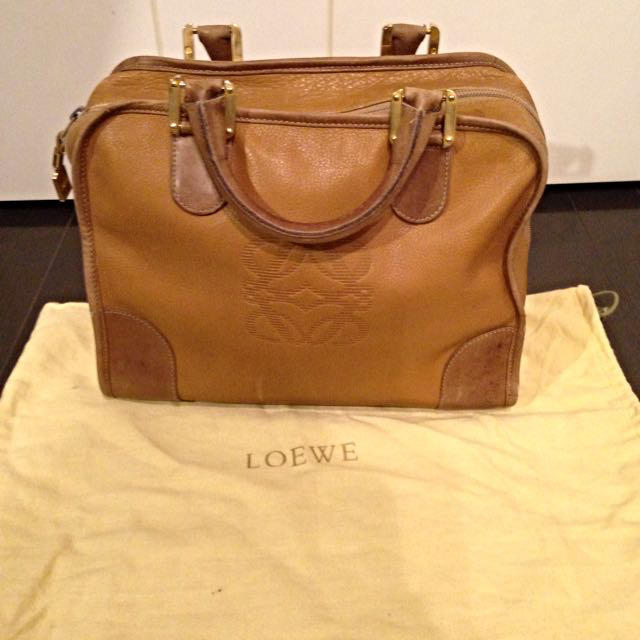 LOEWE(ロエベ)のLOEWEレザーバッグ レディースのバッグ(ハンドバッグ)の商品写真