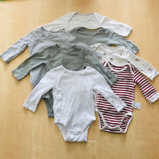 babyGAP(ベビーギャップ)の☆再値下げ☆ベビー服 7枚セット［ GAP baby  ユニクロ］ キッズ/ベビー/マタニティのベビー服(~85cm)(ロンパース)の商品写真