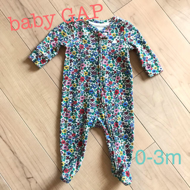 babyGAP(ベビーギャップ)の♡baby GAP♡ 足付きカバーオール 0-3m キッズ/ベビー/マタニティのベビー服(~85cm)(カバーオール)の商品写真