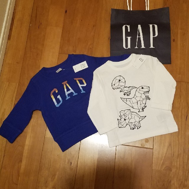 babyGAP(ベビーギャップ)の90 長袖トップス　2枚セット キッズ/ベビー/マタニティのキッズ服男の子用(90cm~)(Tシャツ/カットソー)の商品写真