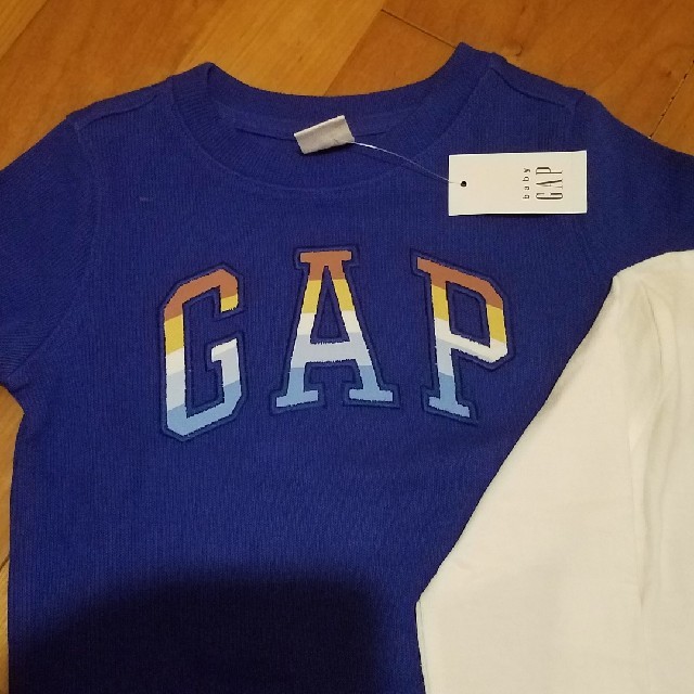 babyGAP(ベビーギャップ)の90 長袖トップス　2枚セット キッズ/ベビー/マタニティのキッズ服男の子用(90cm~)(Tシャツ/カットソー)の商品写真