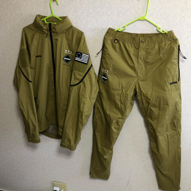 NIKEパーカー（M）、FCRBナイロンパンツ（S）セットアップ