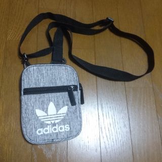 アディダス(adidas)のアディダス ショルダーバッグ(ショルダーバッグ)