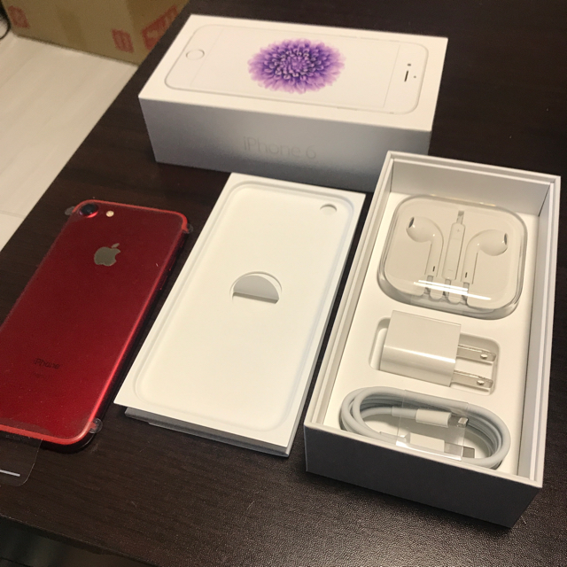 iPhone(アイフォーン)のiPhone7 red 赤 レッド simフリー 256 スマホ/家電/カメラのスマートフォン/携帯電話(スマートフォン本体)の商品写真