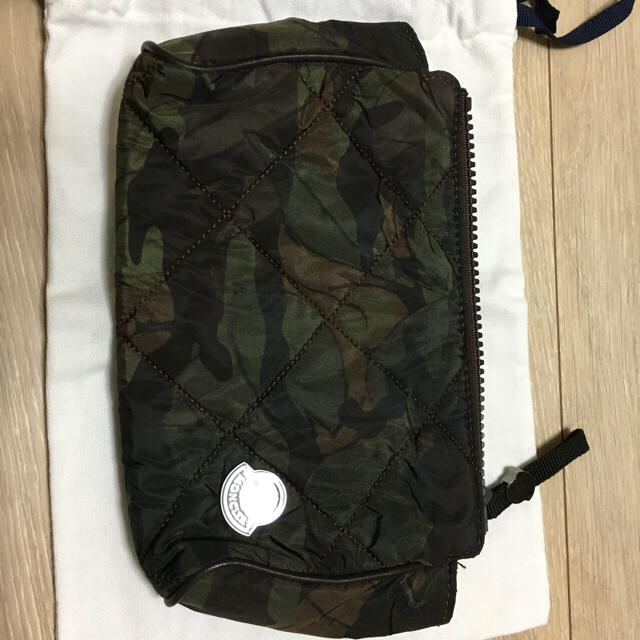 MONCLER(モンクレール)のモンクレールポーチ 迷彩セカンドバック メンズのバッグ(セカンドバッグ/クラッチバッグ)の商品写真