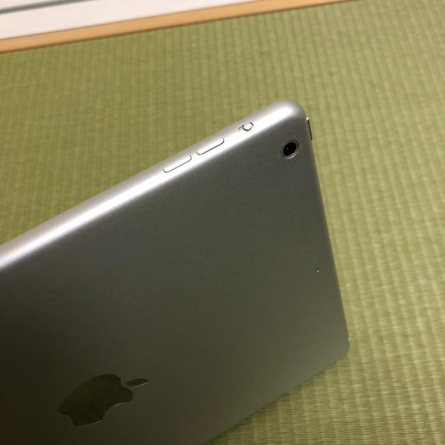 iPad(アイパッド)のみちしゃん様専用 iPad Air 32gb wi-fiモデル スマホ/家電/カメラのPC/タブレット(タブレット)の商品写真