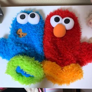 セサミストリート(SESAME STREET)のエルモ クッキーモンスターの手袋(キャラクターグッズ)