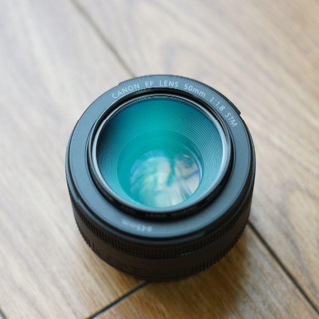 Canon(キヤノン)のキャノン EF50mm F1.8 STM フィルター付き超美品 スマホ/家電/カメラのカメラ(レンズ(単焦点))の商品写真