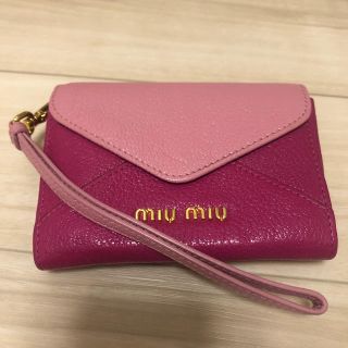 ミュウミュウ(miumiu)のmiumiu カードケース(パスケース/IDカードホルダー)