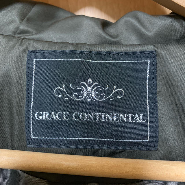 GRACE CONTINENTAL(グレースコンチネンタル)のグレースコンチネンタル ダウン カーキ レディースのジャケット/アウター(ダウンジャケット)の商品写真