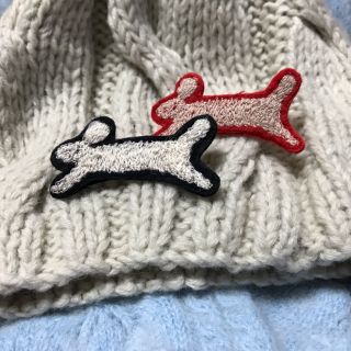 ミナペルホネン(mina perhonen)のスマイル様専用＊ミナペルホネン ブローチ＊ アイボリー＆赤いうさぎさん(ブローチ/コサージュ)