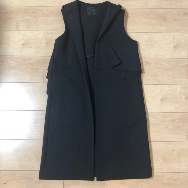 yori 人気完売 バックフリルボンディングジレ 黒 美品の通販 by はるる