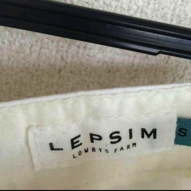 LEPSIM LOWRYS FARM(レプシィムローリーズファーム)の白パンツ レディースのパンツ(カジュアルパンツ)の商品写真