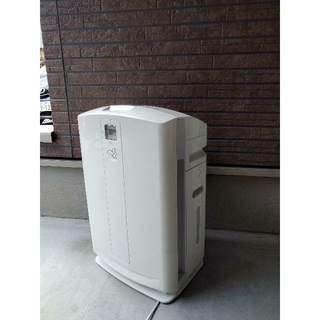 DAIKIN - ダイキン 加湿空気清浄機ACK70N-W 31畳まで 中古 動作品の通販｜ラクマ