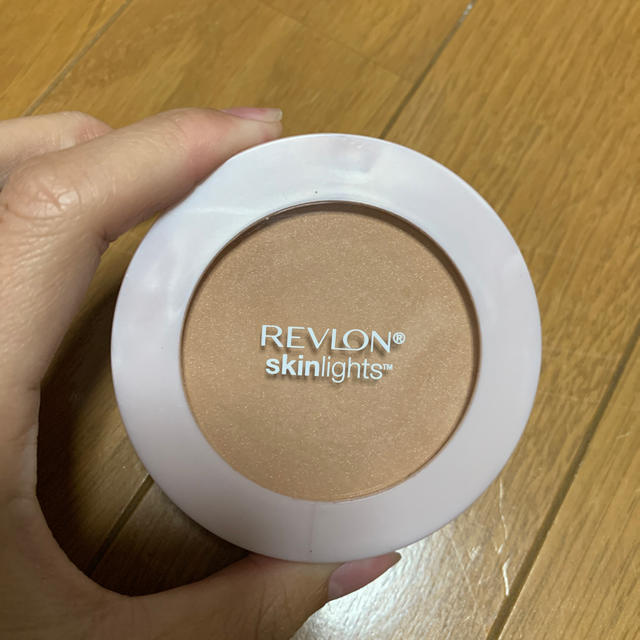 REVLON(レブロン)のRevlon プレストパウダー 102 コスメ/美容のベースメイク/化粧品(フェイスパウダー)の商品写真