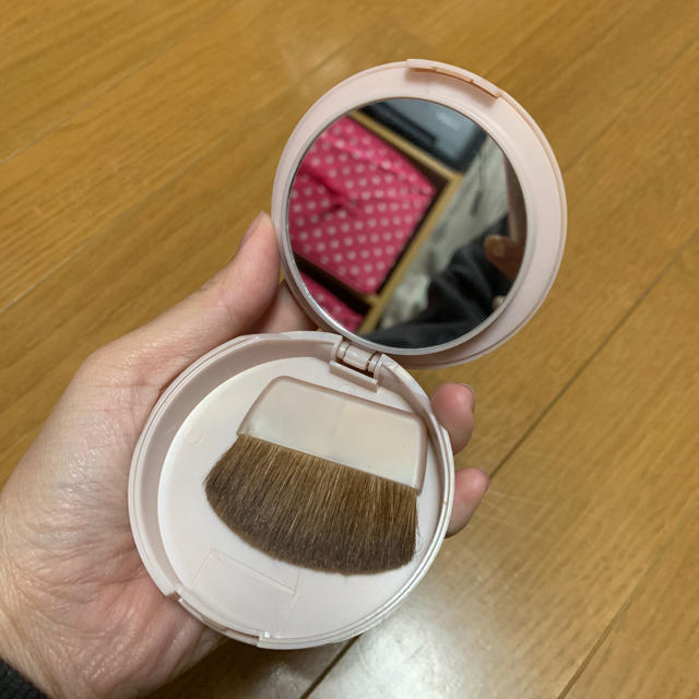 REVLON(レブロン)のRevlon プレストパウダー 102 コスメ/美容のベースメイク/化粧品(フェイスパウダー)の商品写真