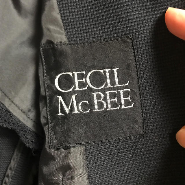 CECIL McBEE(セシルマクビー)のCECIL McBEE 黒 ジャケット レディースのジャケット/アウター(テーラードジャケット)の商品写真