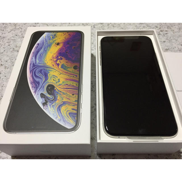 新品☆iPhoneXS 64GB シルバー☆SIMロック解除スミ☆おまけ有