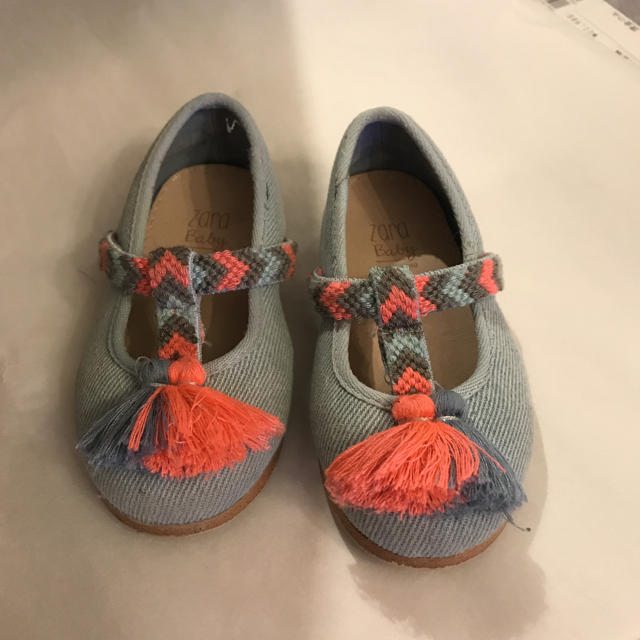 ZARA KIDS(ザラキッズ)のzara baby  タッセル付きシューズ サイズ18 キッズ/ベビー/マタニティのベビー靴/シューズ(~14cm)(フラットシューズ)の商品写真