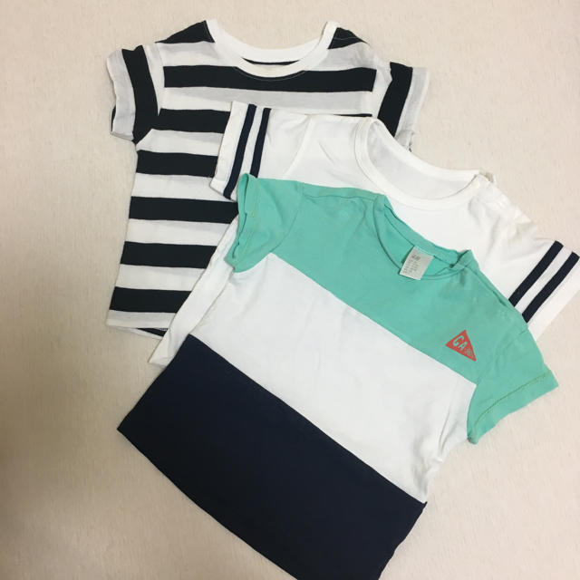 UNIQLO(ユニクロ)のくんくん様❗️専用ユニクロ80Tシャツ2枚とh＆m80Tシャツ キッズ/ベビー/マタニティのベビー服(~85cm)(Ｔシャツ)の商品写真