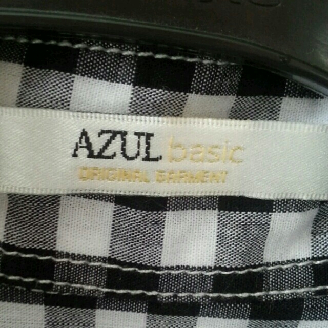 AZUL by moussy(アズールバイマウジー)のギンガムチェックシャツ レディースのトップス(シャツ/ブラウス(長袖/七分))の商品写真