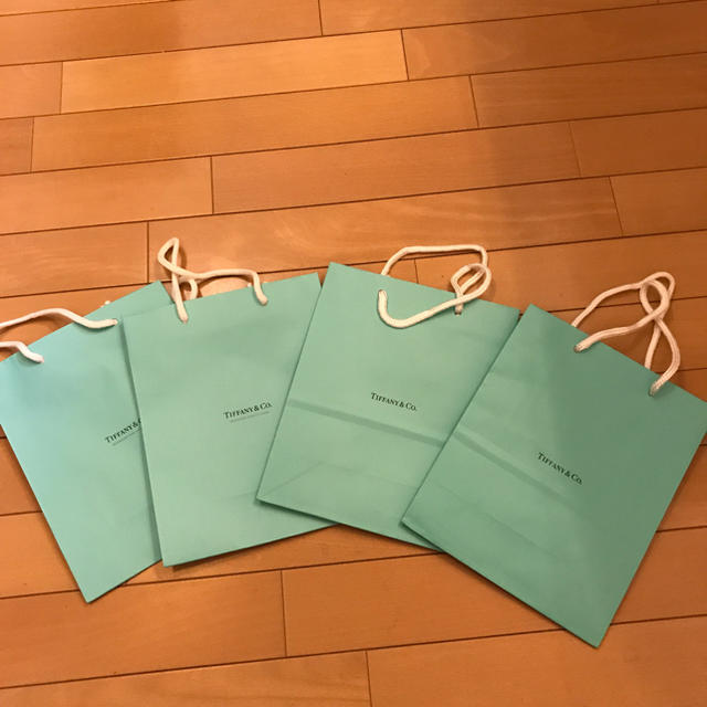 Tiffany & Co.(ティファニー)の【正規品】ティファニー 紙袋4枚 レディースのバッグ(ショップ袋)の商品写真
