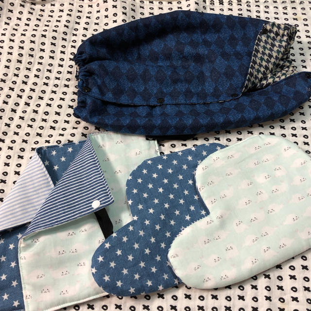 うさぎ様☆専用☆オーダー☆エルゴアダプト用 よだれカバー ハンドメイド ハンドメイドのキッズ/ベビー(外出用品)の商品写真