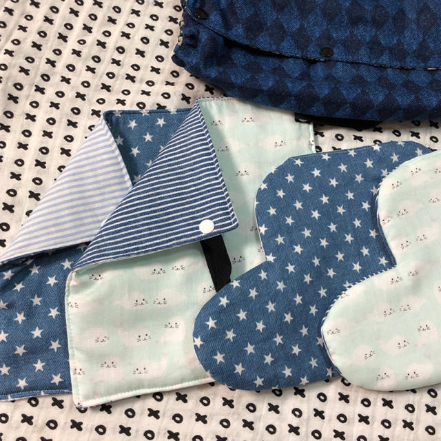 うさぎ様☆専用☆オーダー☆エルゴアダプト用 よだれカバー ハンドメイド ハンドメイドのキッズ/ベビー(外出用品)の商品写真